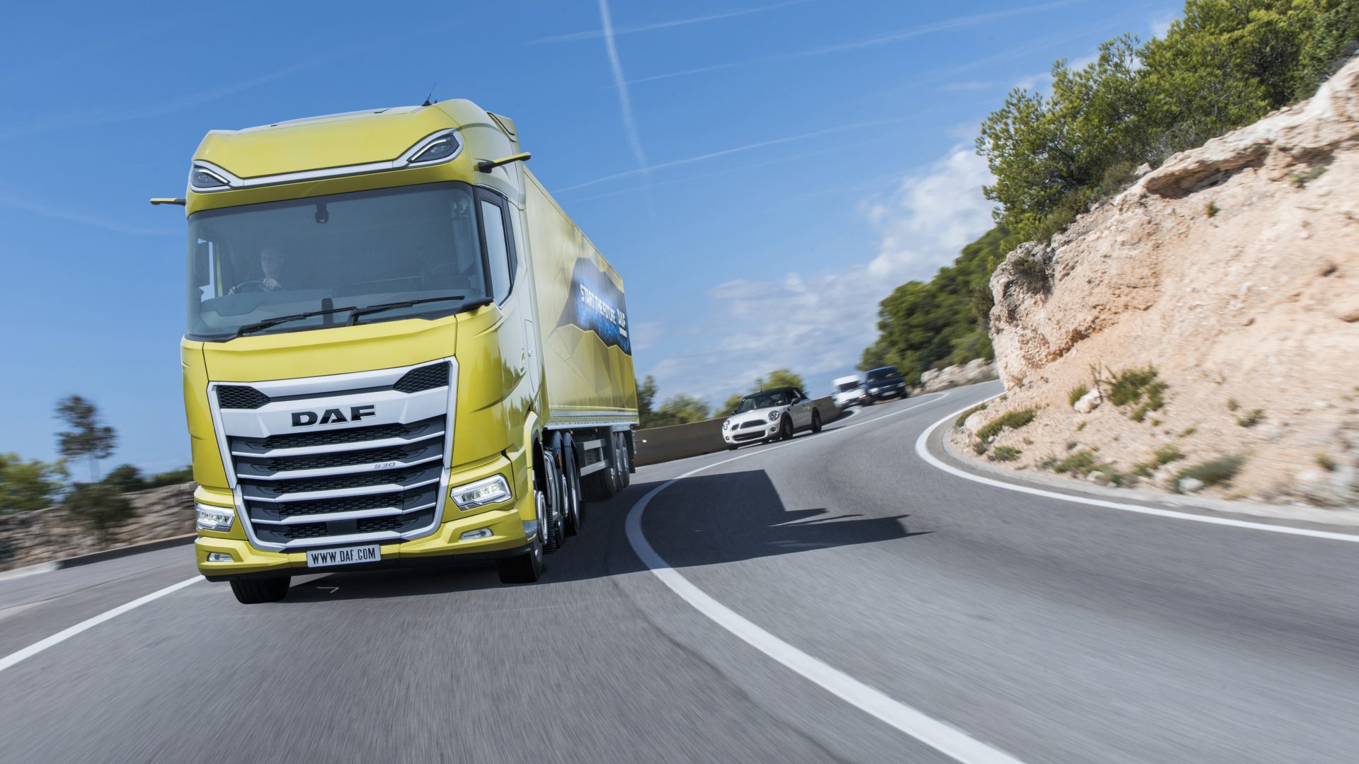 Drive the New Generation DAF XG and XG⁺ online - DAF Trucks N.V.