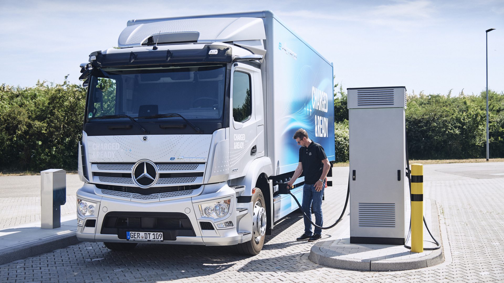 Mercedes-Benz Trucks treibt Elektrifizierung weiter voran – eActros LongHaul geht 2022 auf die StraßeMercedes-Benz Trucks continues to drive electrification forward - eActros LongHaul to hit the road in 2022
