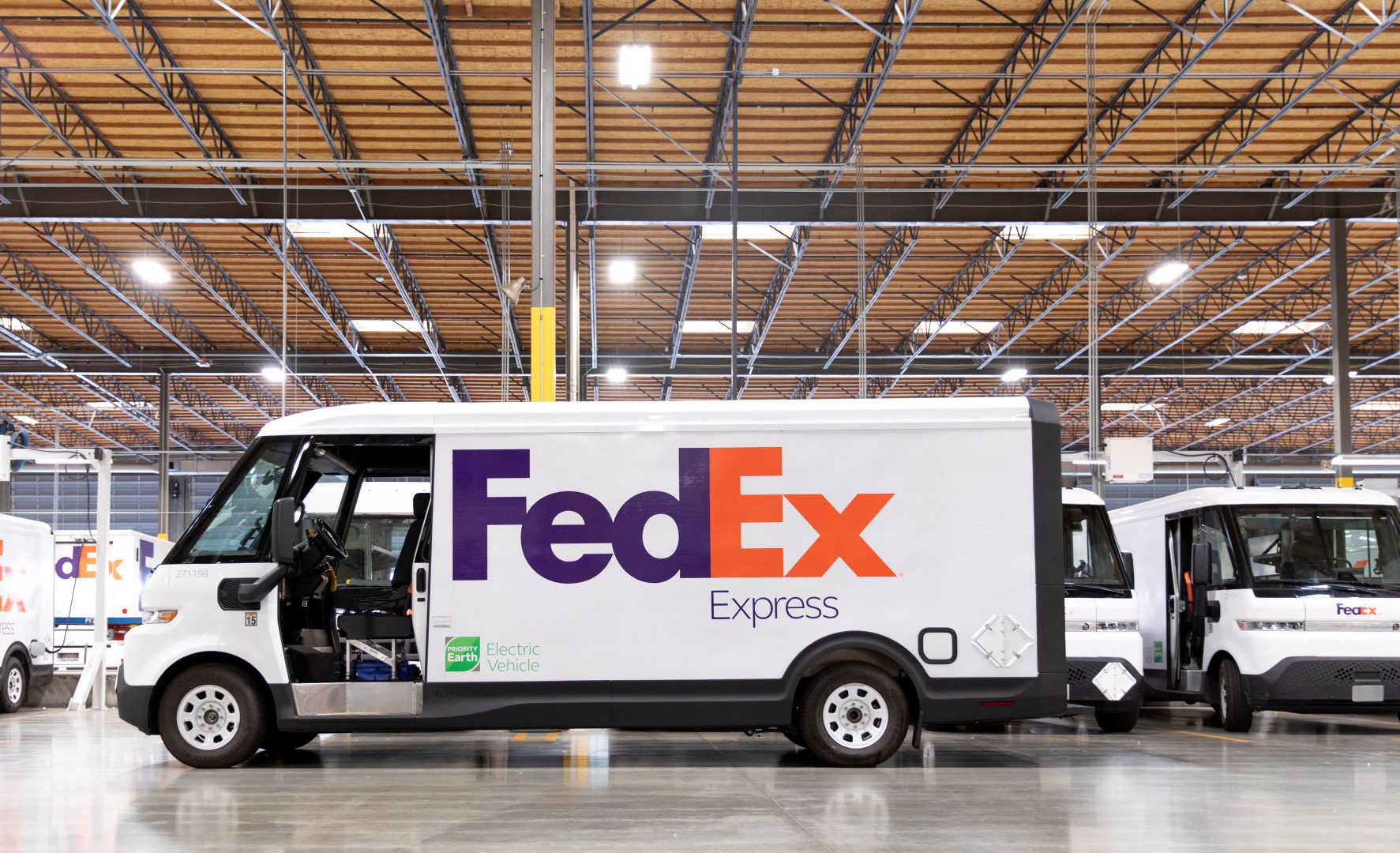 BrightDrop delivers 150 Zevo 600 electric vans to FedEx