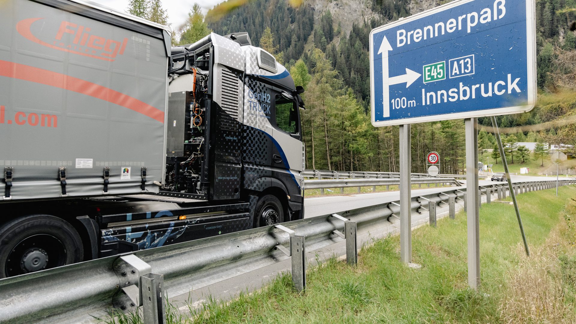 mercedes-benz hydrogen truck