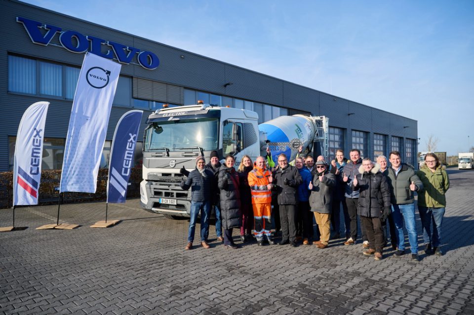 electric-concrete-mixer-volvo-trucks-1