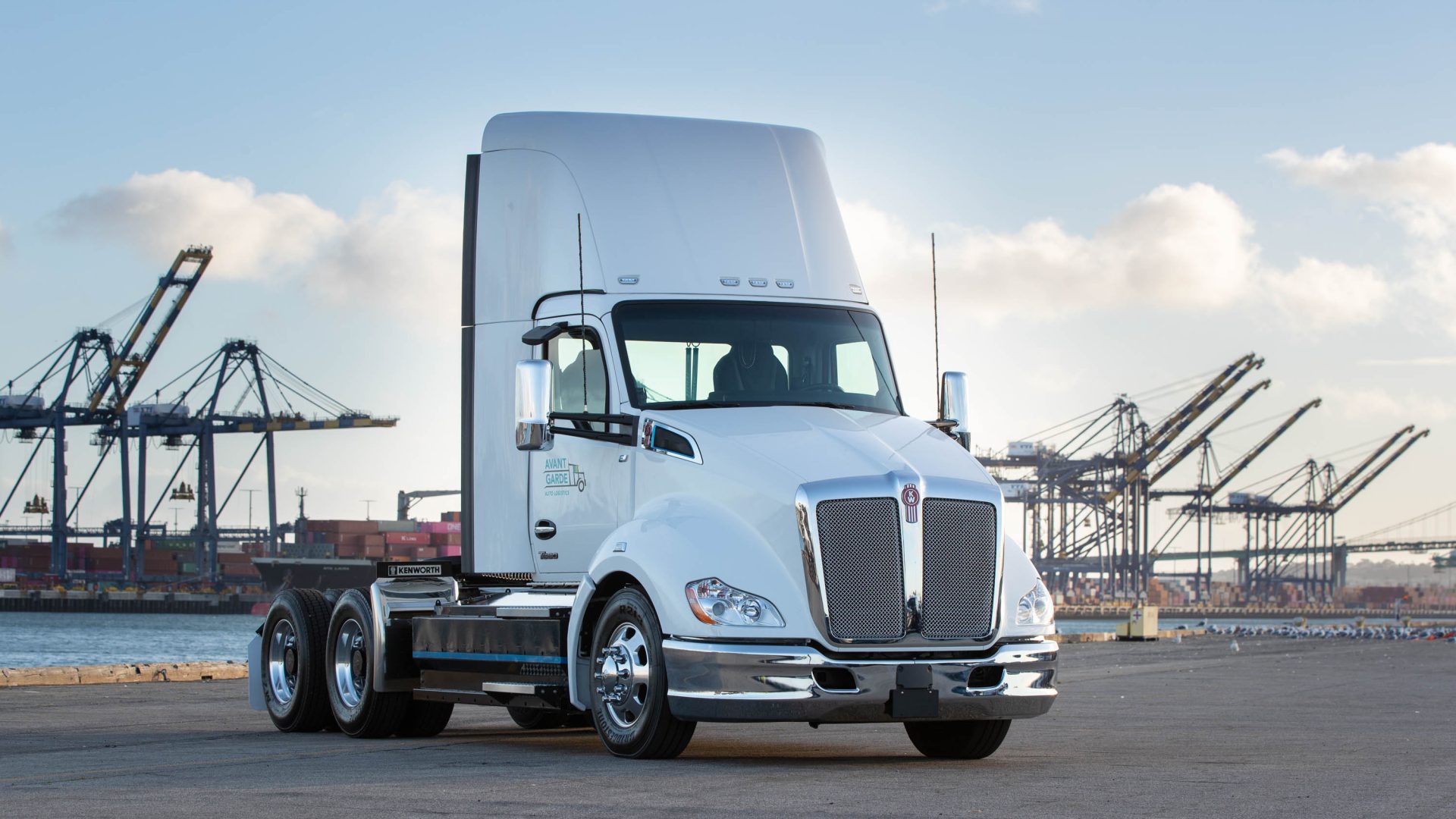 kenworth-electric-trucks-car-hauler