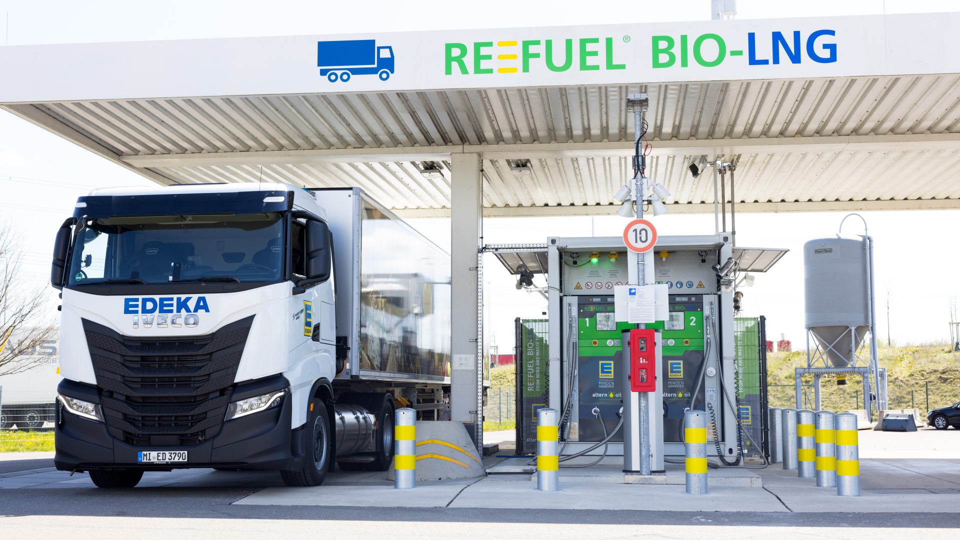 German supermarket chain EDEKA to purchase 700 IVECO SWay bioLNG by 2025