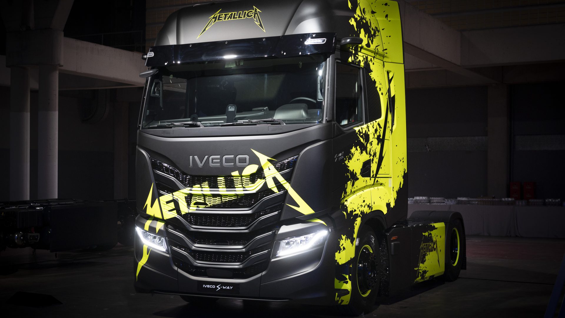 IVECO invests one billion euro in model year 2024. Electric range enhanced  with the S-eWay BEV