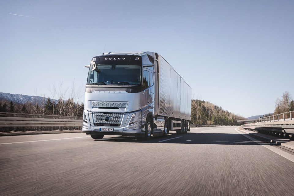 Eligor AE500 MICHELIN VOLVO FH PROST 2台 volvo_fh_aero-scaled-