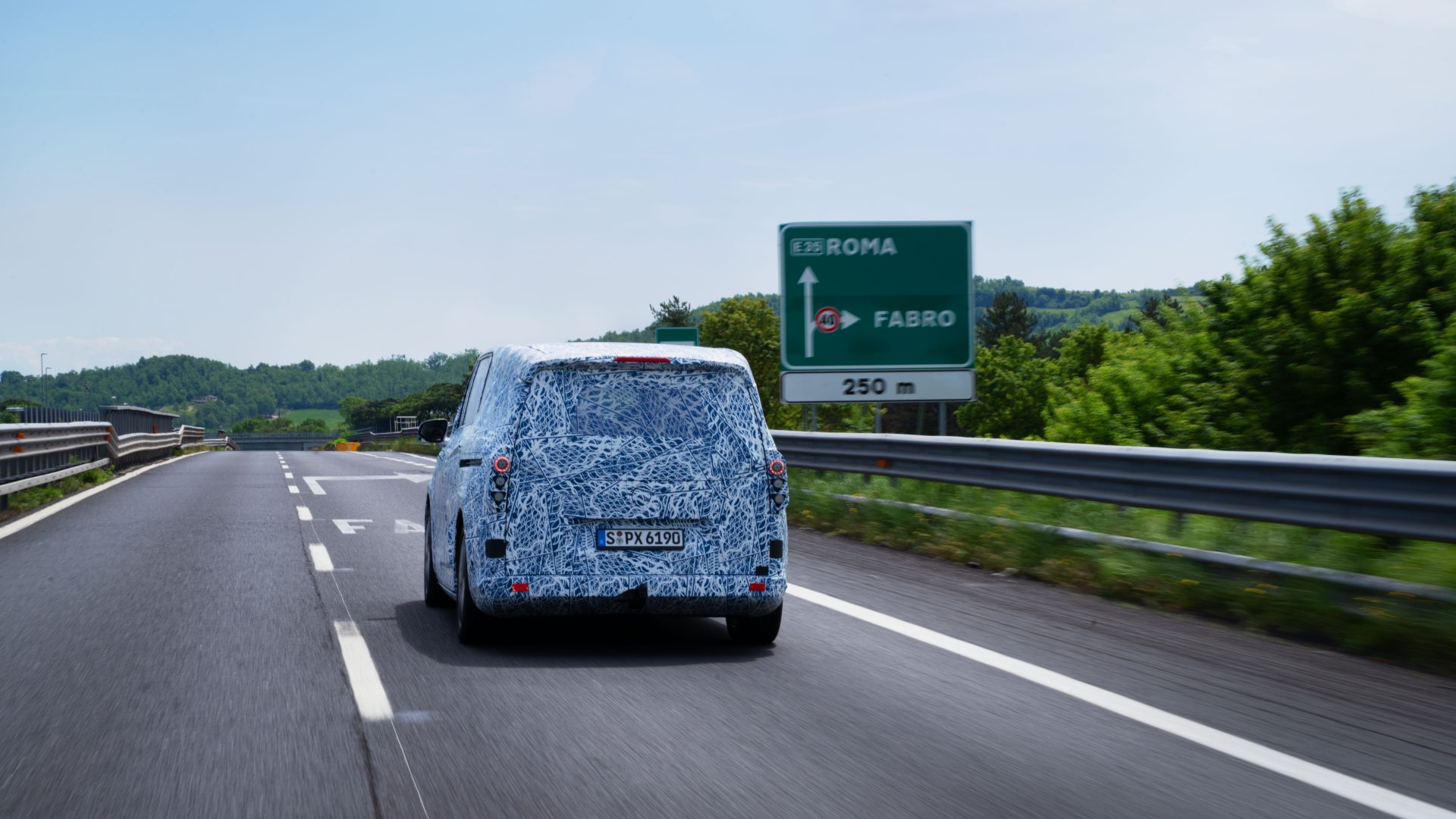 mercedes-van-ea-1