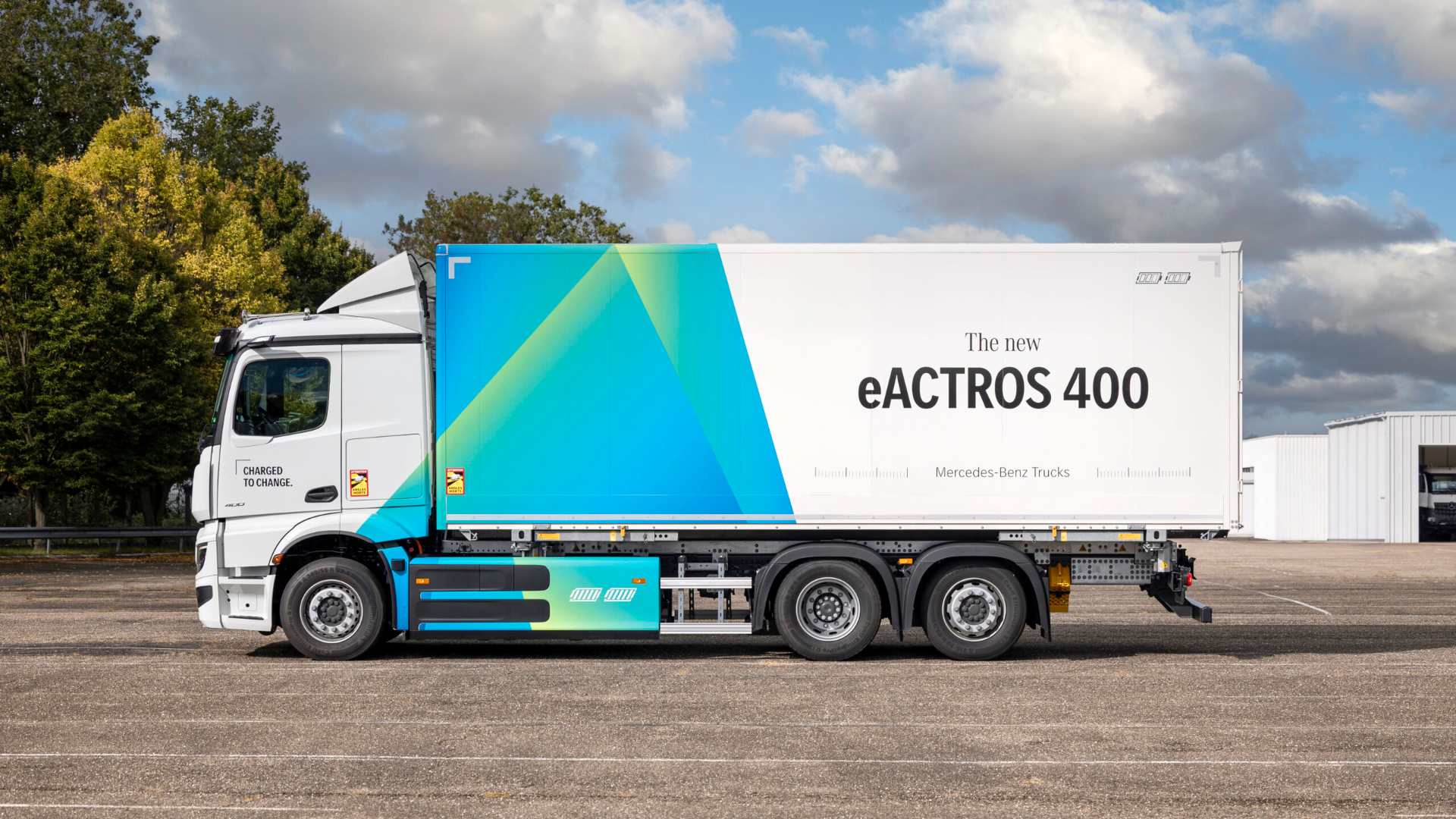 Mercedes-eActros-400-2