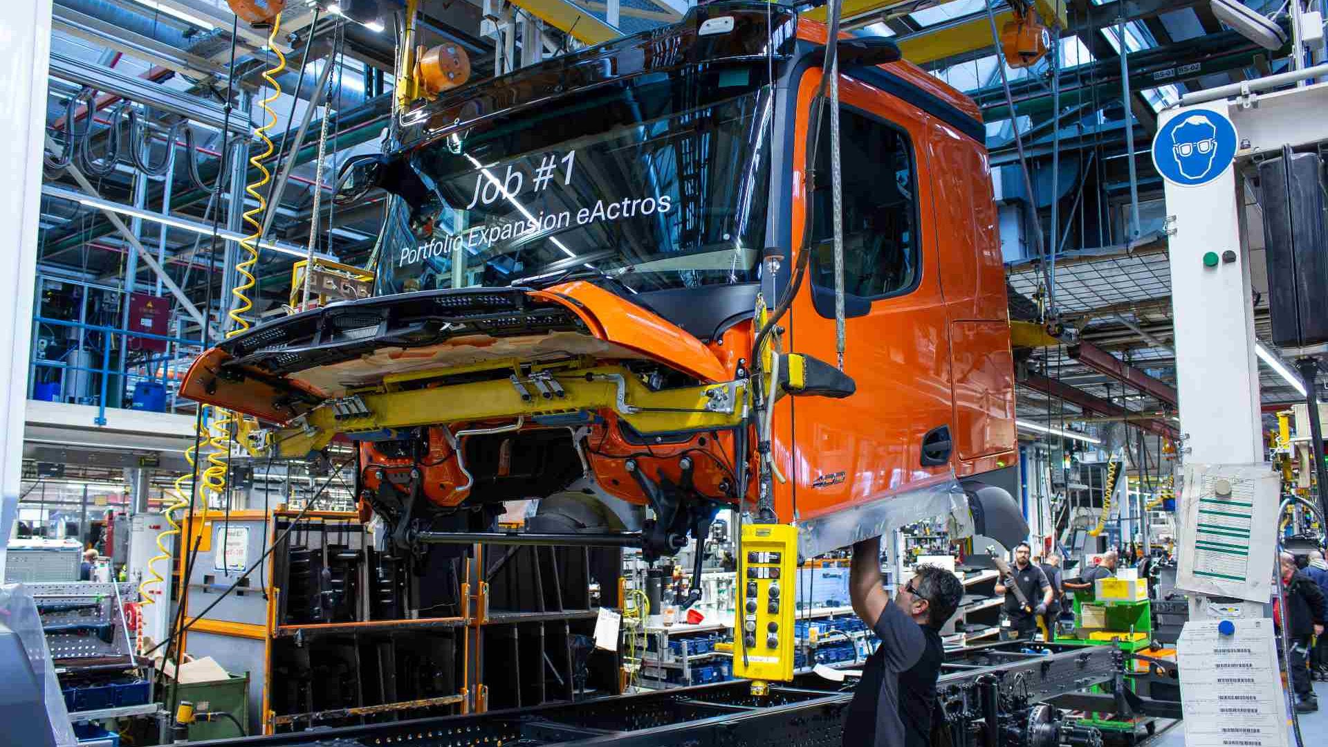 mercedes-eactros-400-1